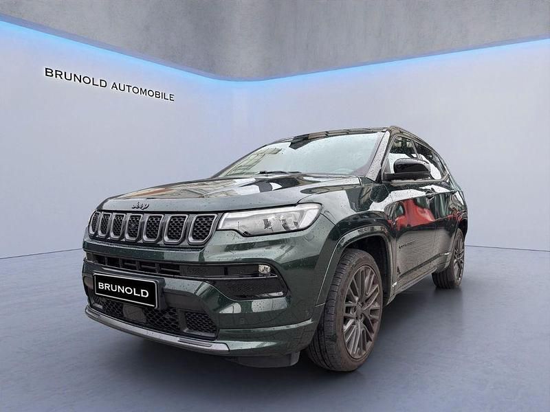 Grün Gebraucht 2021 Jeep Compass SUV | 24.900 € - Bild 1/4