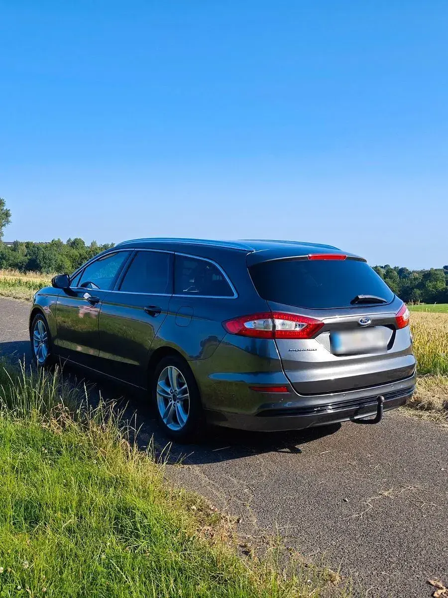 Gebraucht Ford Mondeo Titanium 160 PS (117 kW) 2017 Grau Kombi
