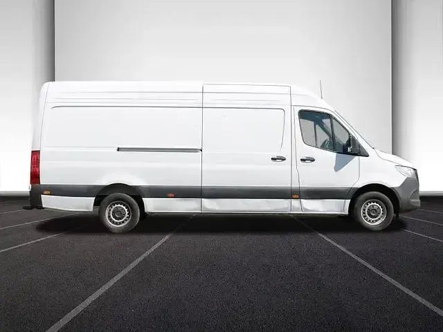 Gebraucht Mercedes Sprinter 170 PS (125 kW) 2025 Arktikweiss Van