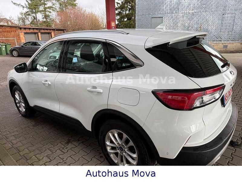Gebraucht Ford Kuga Titanium 120 PS (88 kW) 2021 Weiß SUV