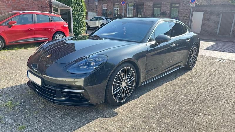 Grau Gebraucht 2016 Porsche Panamera 4S Limousine | 63.900 € (Fairer Preis) - Bild 1/4