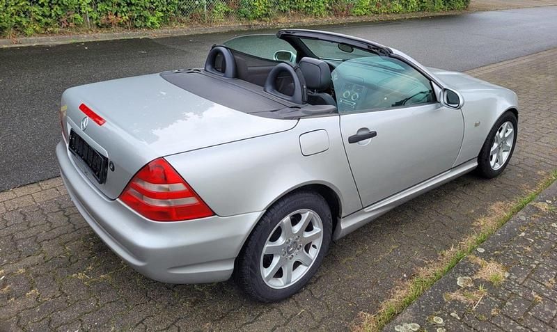 Gebraucht Mercedes SLK230 193 PS (141 kW) 1998 Silber Cabrio