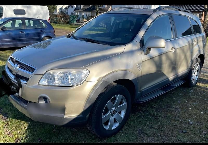 Grau Gebraucht 2010 Chevrolet Captiva LS SUV | 2.699 € (Guter Preis) - Bild 1/4