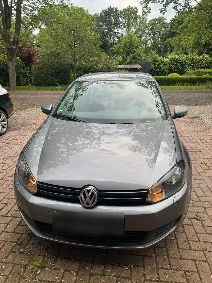 Gebraucht VW Golf VI 105 PS (77 kW) 2011 Grau Kleinwagen