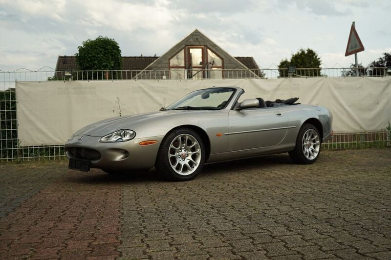 Gebraucht Jaguar XKR S 363 PS (266 kW) 1999 Silber Cabrio