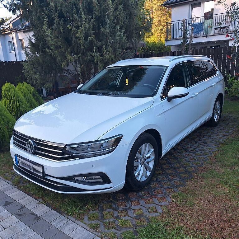 Weiß Gebraucht 2020 VW Passat Business Kombi | 18.800 € (Etwas zu teuer) - Bild 1/4
