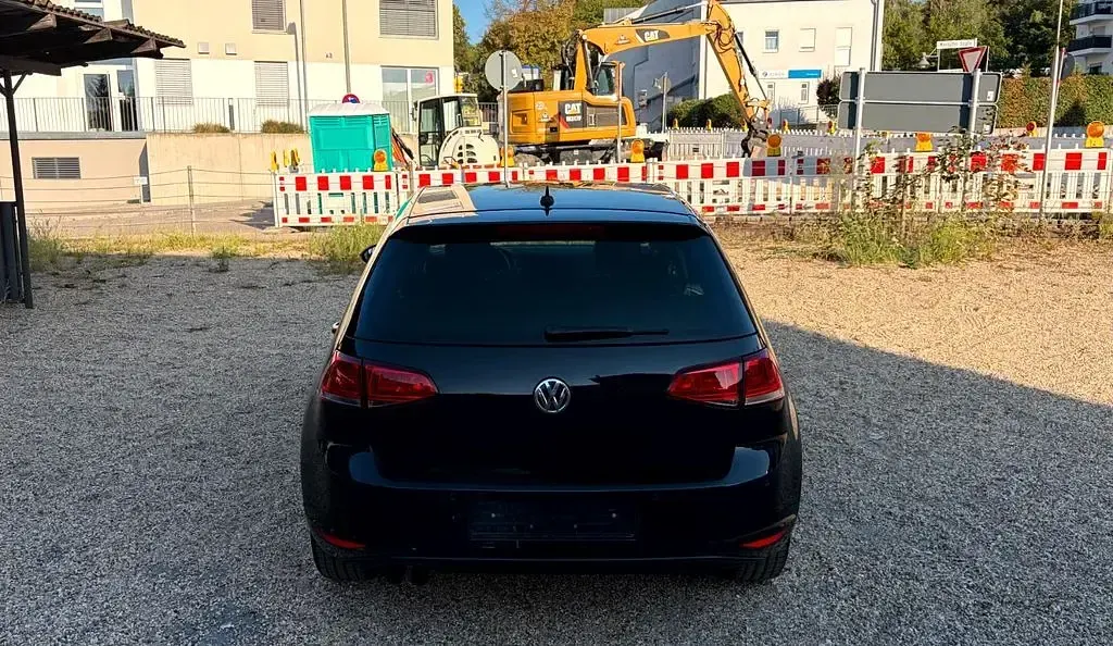 Gebraucht VW Golf VII LOUNGE 125 PS (91 kW) 2015 Schwarz Limousine