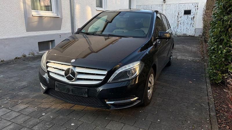 Gebraucht Mercedes B180 109 PS (80 kW) 2012 Schwarz Van / Kleinbus