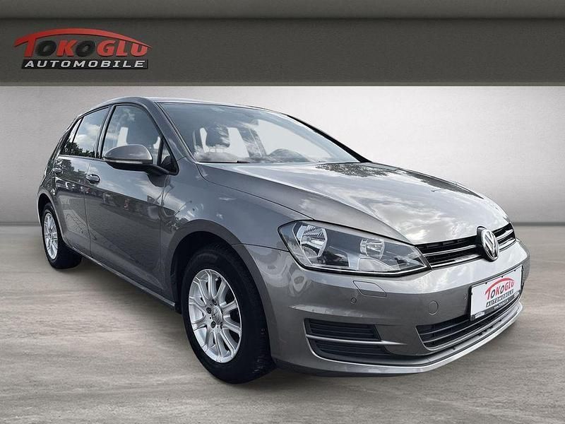 Grau Gebraucht 2014 VW Golf VII Trendline Limousine | 6.990 € (Fairer Preis) - Bild 1/4