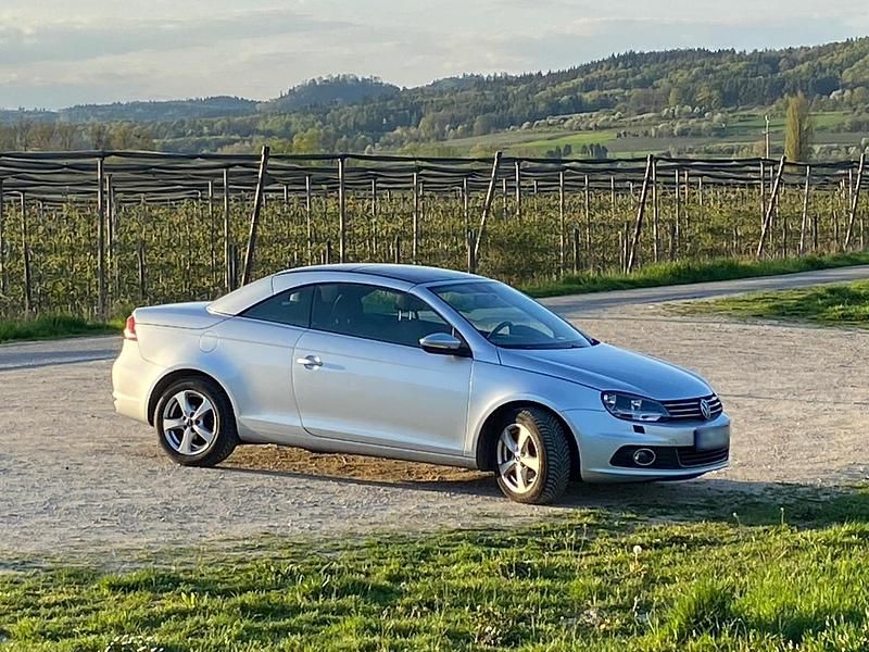 Usata VW Eos 140 CV (102 kW) 2012 Argento Cabrio