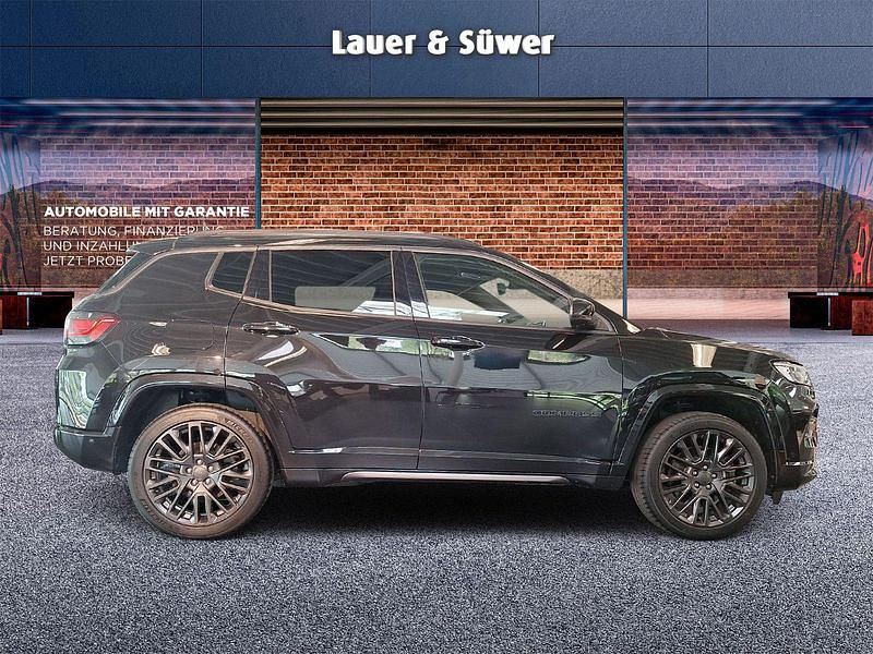 Second-hand Jeep Compass 241 CP (177 kW) 2022 Negru SUV