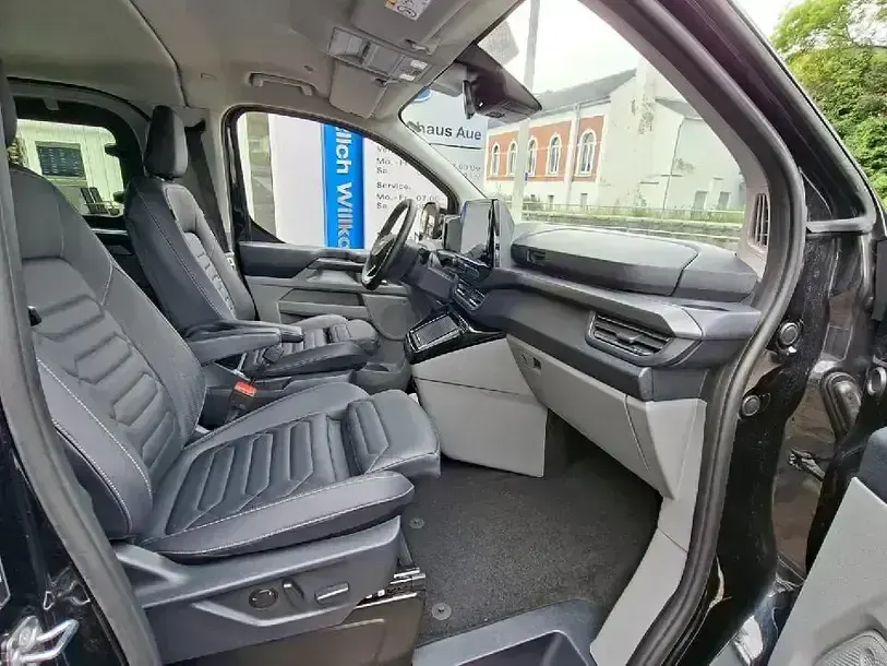 Gebraucht Ford Tourneo Custom Titanium 170 PS (125 kW) 2025 Schwarz Van
