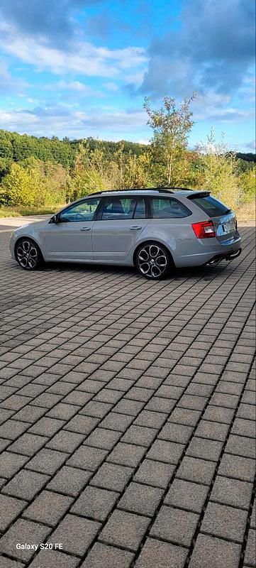 Grau Gebraucht 2015 Skoda Octavia RS Kombi | 14.299 € (Fairer Preis) - Bild 1/4