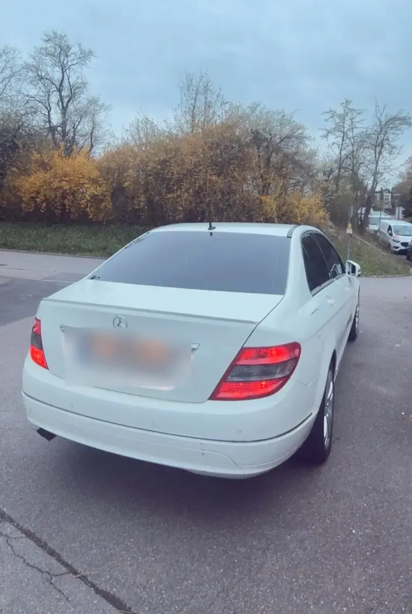 Gebraucht Mercedes C180 156 PS (114 kW) 2010 Weiß Limousine
