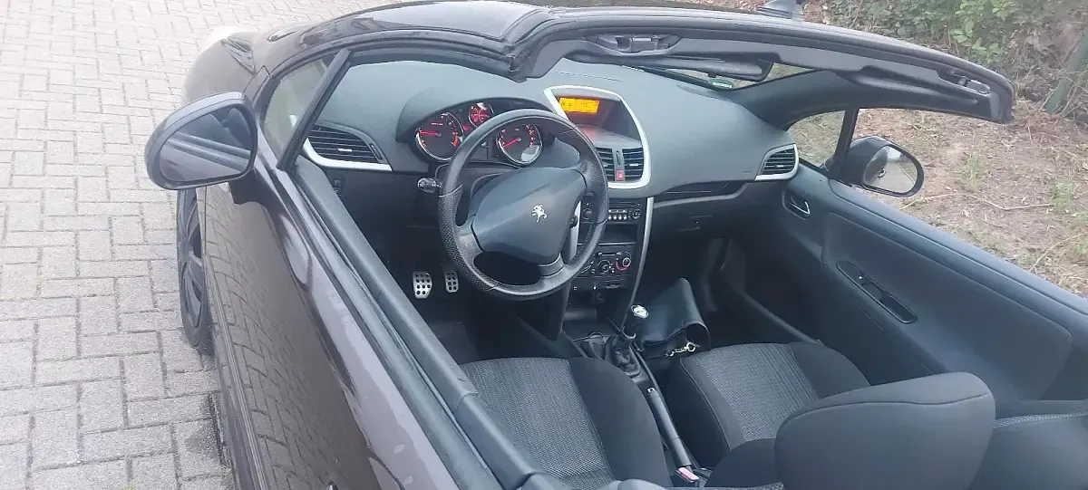 Gebraucht Peugeot 207 CC 122 PS (89 kW) 2012 Schwarz Cabrio