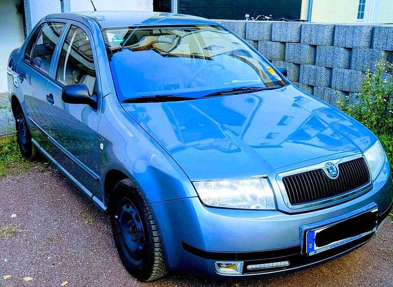 Grau Gebraucht 2002 Skoda Fabia Limousine | 850 € (Superpreis) - Bild 1/4