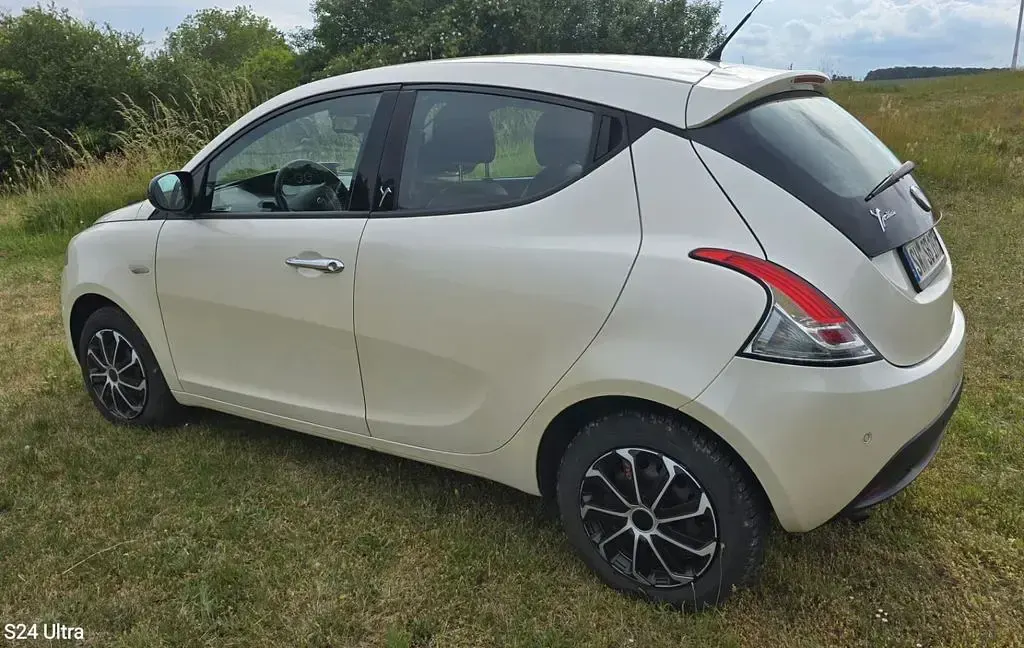 Gebraucht Lancia Ypsilon Gold 86 PS (63 kW) 2012 Weiß Kleinwagen