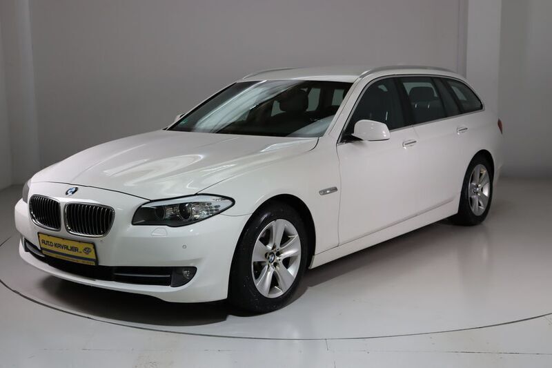 Weiß Gebraucht 2012 BMW 525 Sport Line Kombi | 7.290 € (Fairer Preis) - Bild 1/4