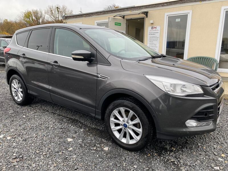 Gebraucht Ford Kuga Titanium 150 PS (110 kW) 2015 Grau SUV