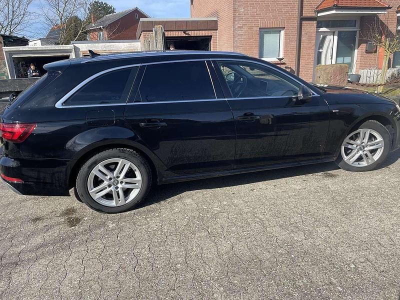 Gebraucht Audi A4 Design 150 PS (110 kW) 2018 Schwarz Kombi