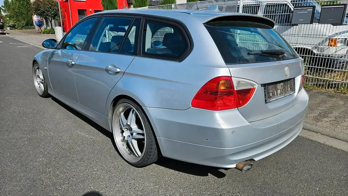 Gebraucht BMW 320 163 PS (119 kW) 2006 Silber Kombi