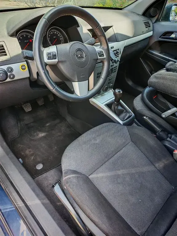 Gebraucht Opel Astra Selection 116 PS (85 kW) 2009 Blau Limousine
