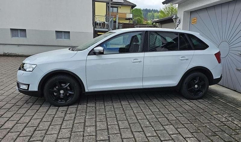 Weiß Gebraucht 2015 Skoda Rapid ScoutLine Kombi | 6.200 € (Superpreis) - Bild 1/4