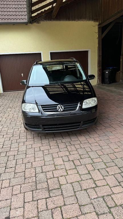 Schwarz Gebraucht 2004 VW Touran Trendline Van / Kleinbus | 2.800 € (Etwas zu teuer) - Bild 1/4