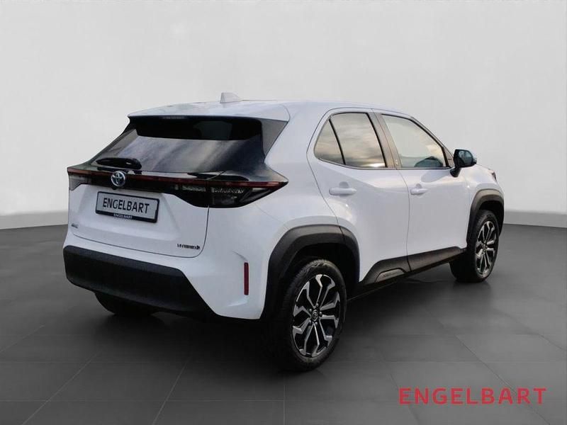 Gebraucht Toyota Yaris Hybrid Team 116 PS (85 kW) 2022 Weiss Kleinwagen