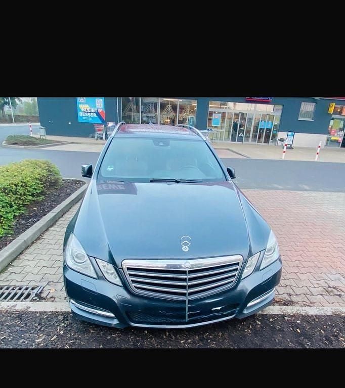 Gebraucht Mercedes E350 Avantgarde 265 PS (194 kW) 2012 Grau Kombi