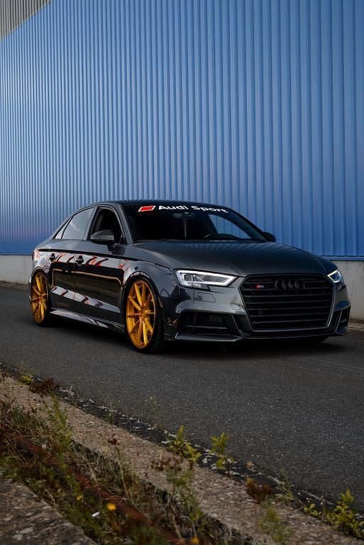 Grau Gebraucht 2018 Audi S3 Sport Limousine | 33.500 € (Teuer) - Bild 1/4