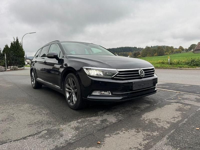 Schwarz Gebraucht 2018 VW Passat Highline Kombi | 12.733 € (Fairer Preis) - Bild 1/4