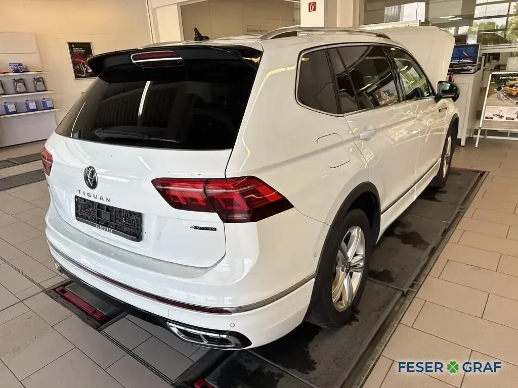 Gebraucht VW Tiguan Allspace R-line 200 PS (147 kW) 2021 Pure white SUV