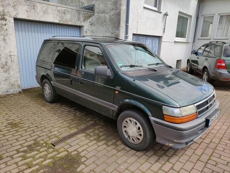 Grün Gebraucht 1995 Chrysler Voyager Van / Kleinbus | 2.400 € - Bild 1/4