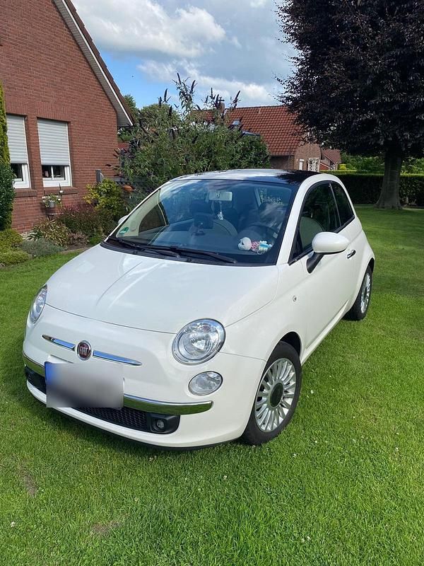 Weiß Gebraucht 2013 Fiat 500 Lounge Kleinwagen | 4.100 € (Guter Preis) - Bild 1/4