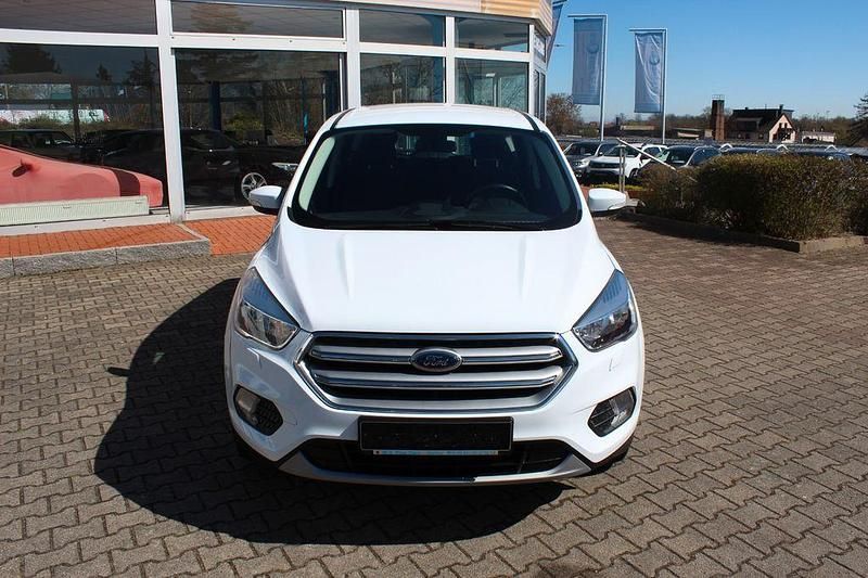 Gebraucht Ford Kuga Trend 120 PS (88 kW) 2019 Weiß SUV