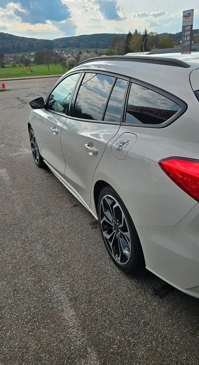 Gebraucht Ford Focus ST-Line X 120 PS (88 kW) 2022 Weiß Kombi