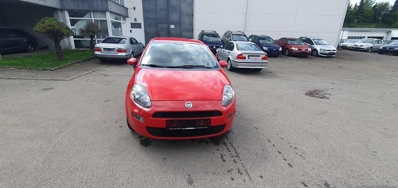 Rot Gebraucht 2013 Fiat Punto Kleinwagen | 2.050 € (Fairer Preis) - Bild 1/4