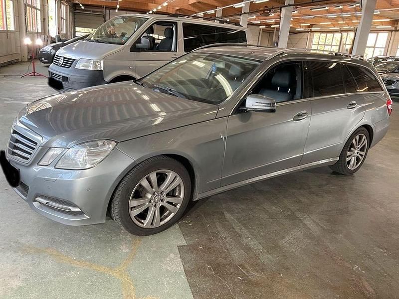 Silber Gebraucht 2012 Mercedes 300 Kombi | 7.990 € (Superpreis) - Bild 1/3