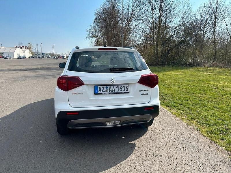 Gebraucht Suzuki Vitara Club 129 PS (94 kW) 2023 Weiß SUV