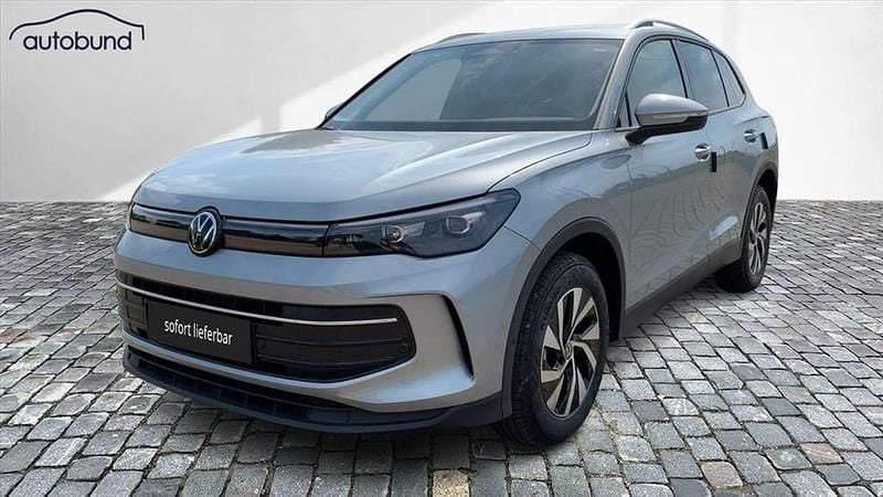 Silber / oystersilver Gebraucht 2024 VW Tiguan Advance SUV | 40.770 € (Superpreis) - Bild 1/4