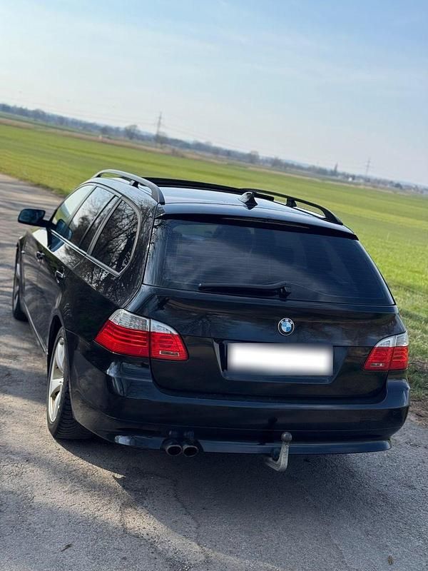 Gebraucht BMW 525 197 PS (144 kW) 2008 Schwarz Kombi
