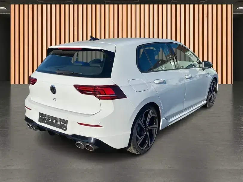 Gebraucht VW Golf VIII R 333 PS (244 kW) 2025 Weiß pure white Limousine