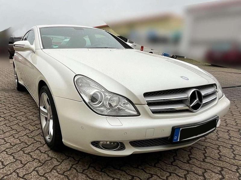 Weiß Gebraucht 2009 Mercedes CLS350 Coupé | 15.500 € - Bild 1/4