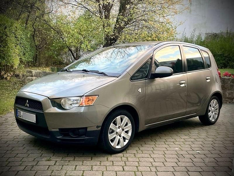 Grau Gebraucht 2008 Mitsubishi Colt Invite Van / Kleinbus | 3.490 € (Teuer) - Bild 1/4