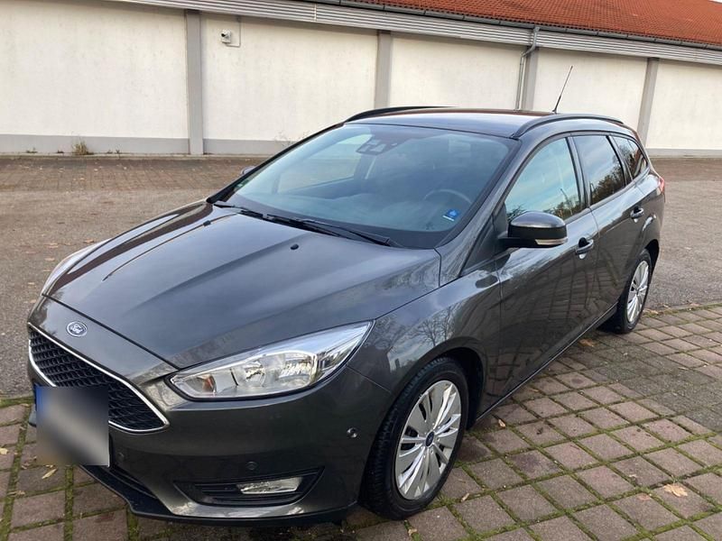 Grau Gebraucht 2015 Ford Focus Business Edition Kombi | 11.500 € (Etwas zu teuer) - Bild 1/4