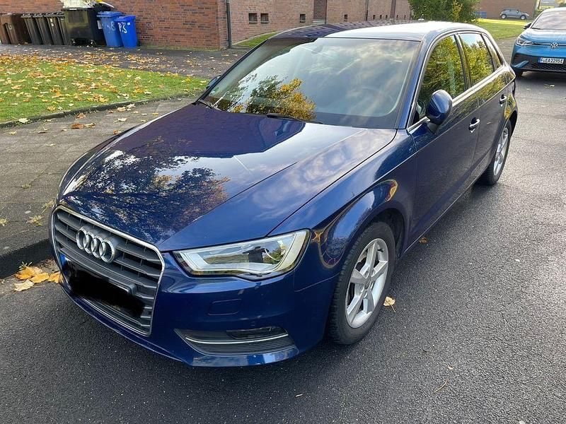 Blau Gebraucht 2013 Audi A3 Sportback Ambition Kleinwagen | 9.500 € (Fairer Preis) - Bild 1/4