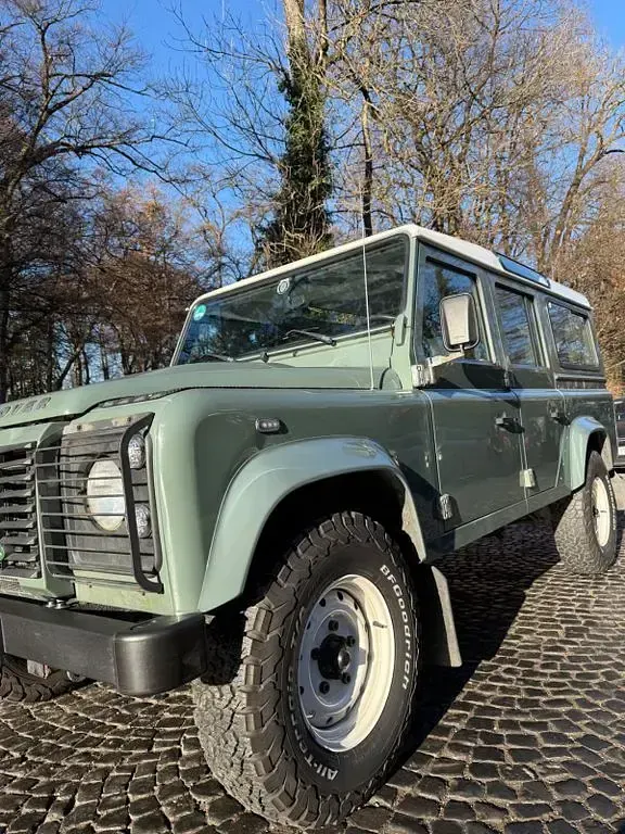 Gebraucht Land Rover Defender 122 PS (89 kW) 2008 Grün Kombi