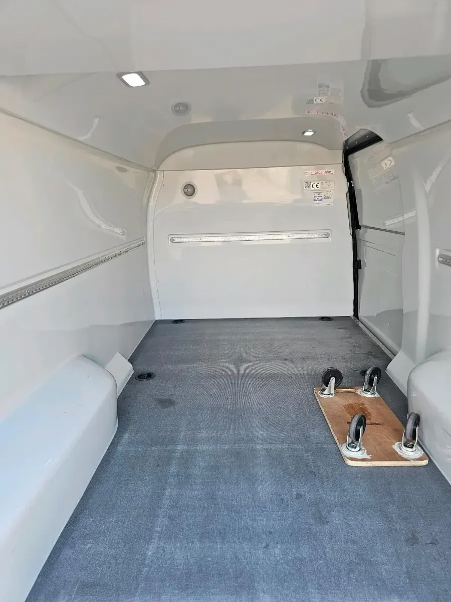 Używany VW Transporter 110 KM (80 kW) 2024 Van