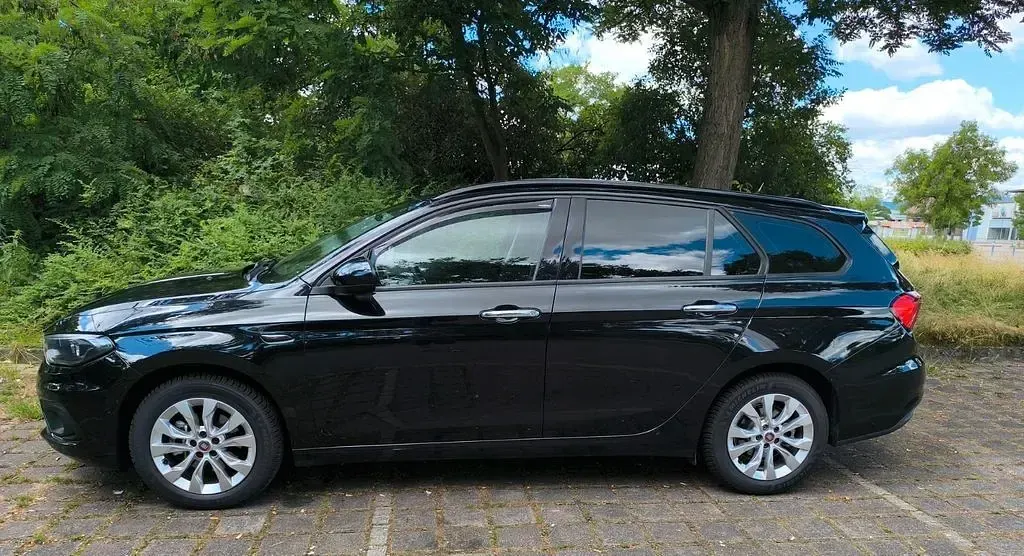 Gebraucht Fiat Tipo Lounge 110 PS (80 kW) 2017 Schwarz Limousine